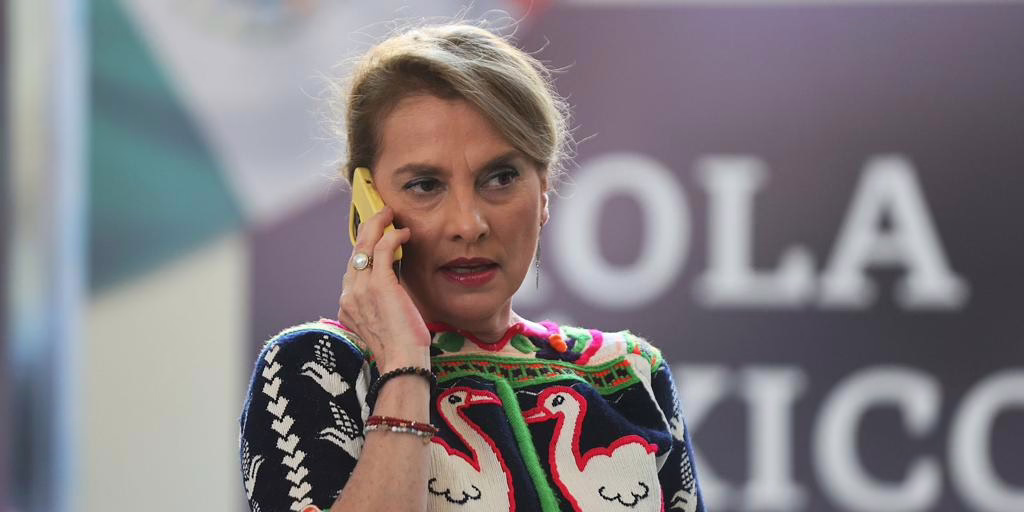 La esposa de López Obrador critica a ABC, pero no desmiente su intención de trasladarse a Madrid.
