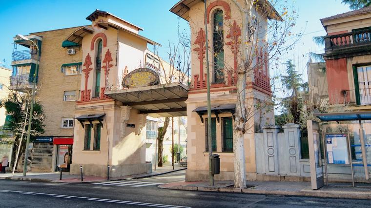 La puerta Colonia de la Prensa, uno de los lugares que se podrá visitar en una de las rutas
