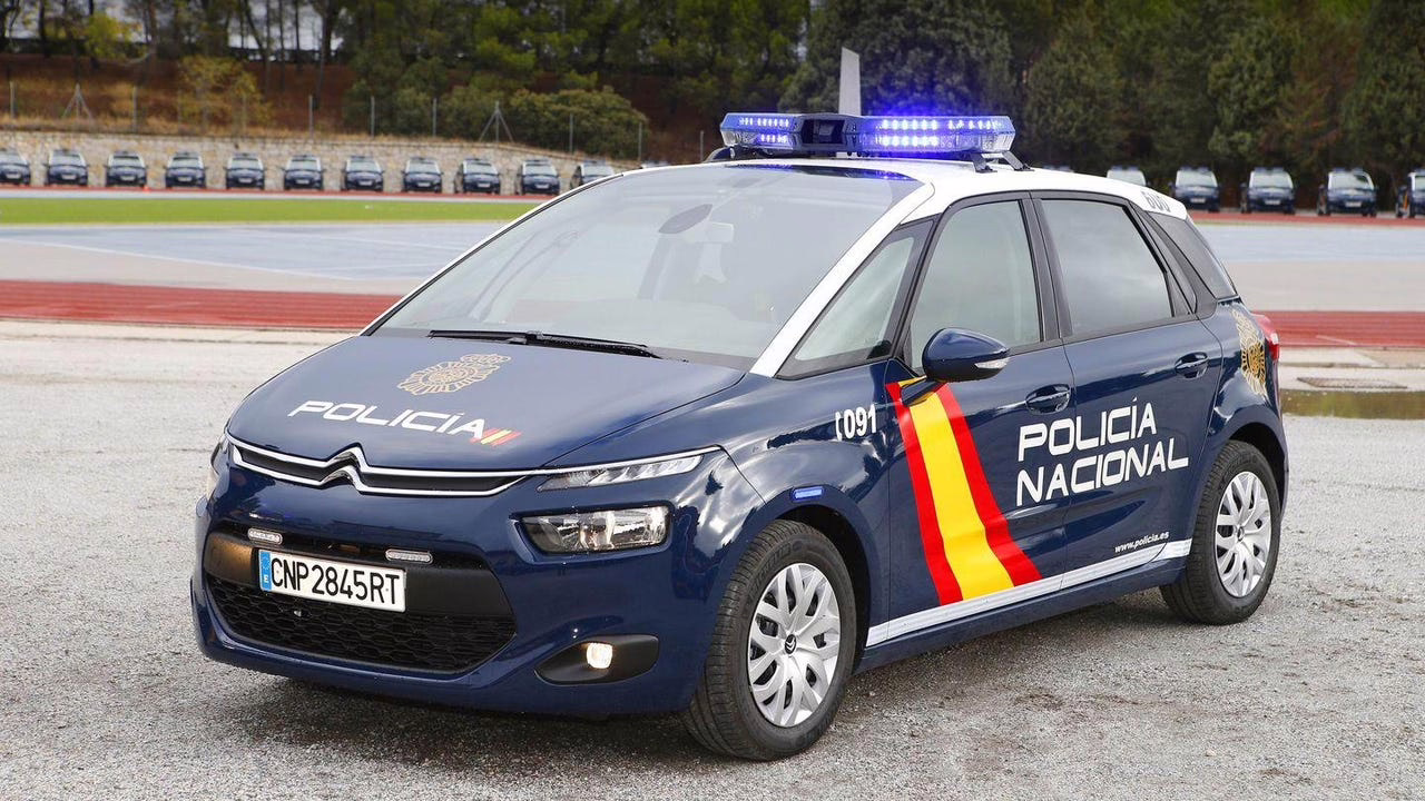 Ataca a su pareja en el centro de Madrid y se quita el táser al arrancarse los dardos frente a la policía.