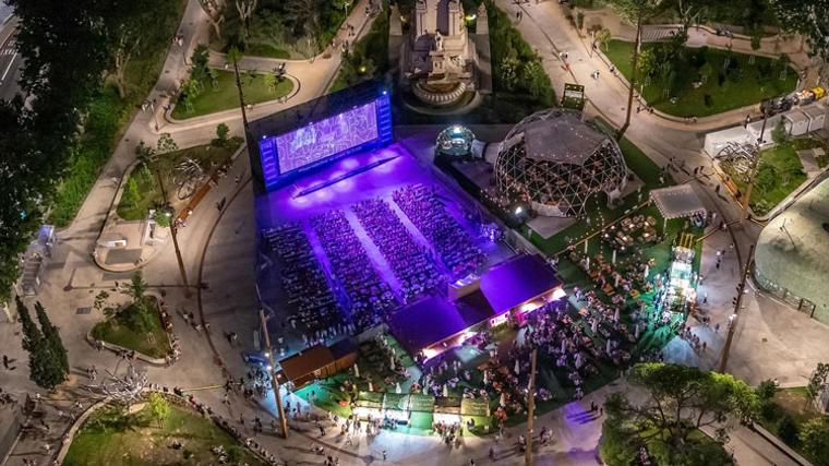 La plaza de España donde se celebra el festival de espectáculos y cine La Estival