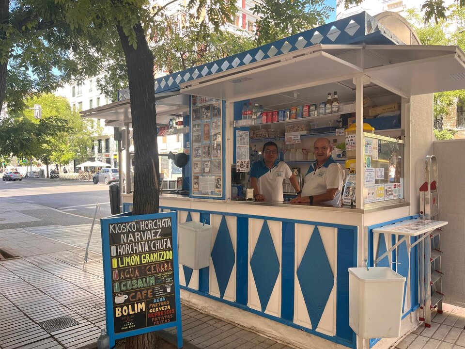 El kioskó de horchata más antiguo de Madrid preserva la tradición familiar desde 1910.