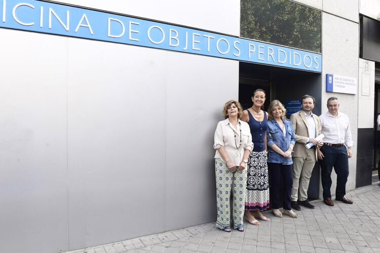 La Oficina de Objetos Perdidos de Madrid maneja más de 155.000 objetos y casi 90.000 euros perdidos en lo que va del año.