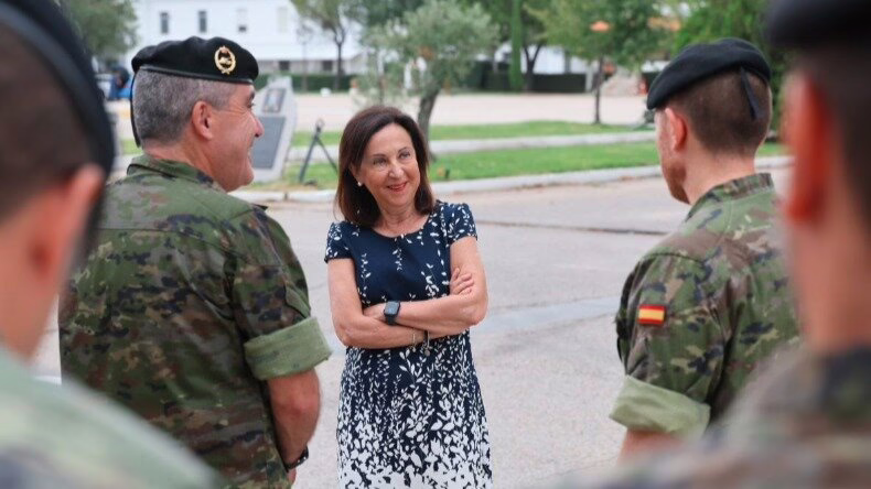 Margarita Robles interpela sobre la administración de las comunidades autónomas en relación con los incendios.