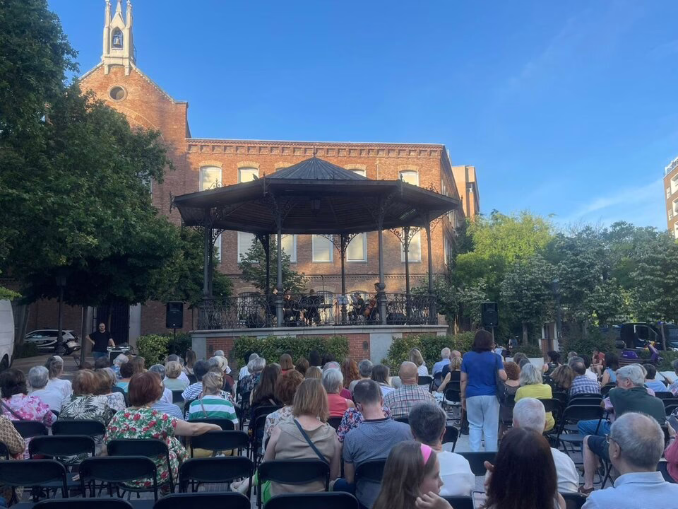 El ciclo “Chamberí en Clave de Sol” regresa este sábado con el concierto de cine de String Dúo en los jardines de San José de Calasanz.