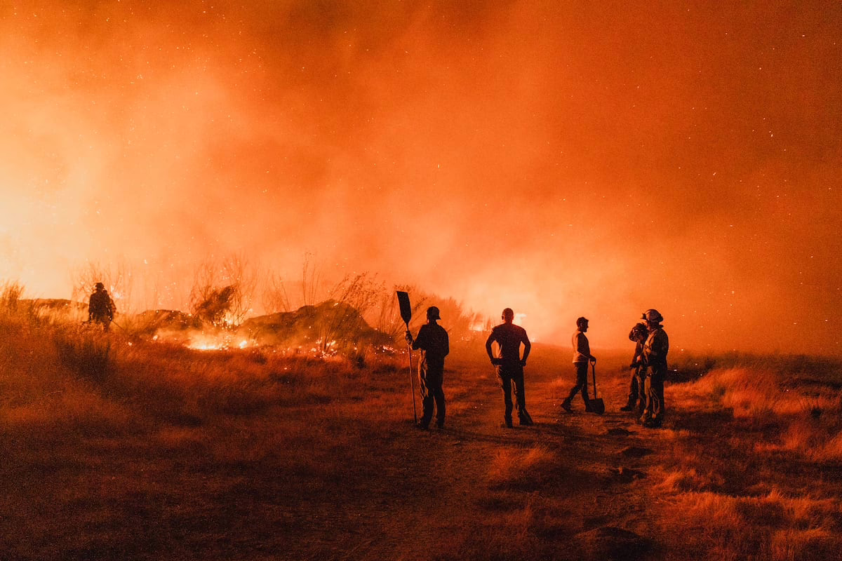 La disminución del calor reduce la intensidad de los incendios | España