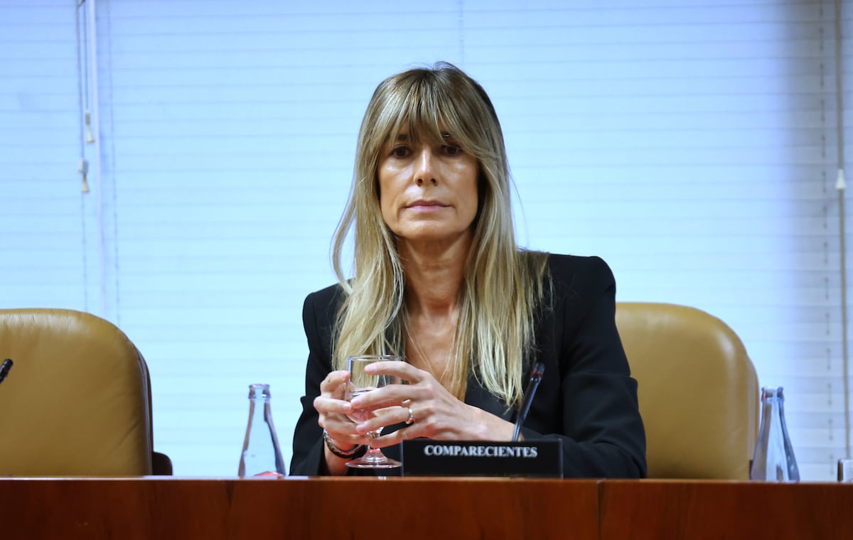 El juez Peinado acusa a Begoña Gómez y a su asesora en La Moncloa de malversación | España