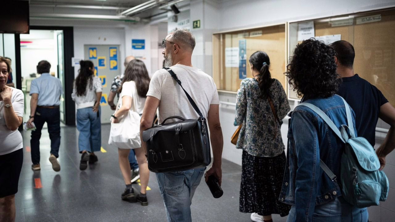 La confusión en la distribución de profesorado amenaza el comienzo del semestre y la armonía entre trabajo y vida personal.