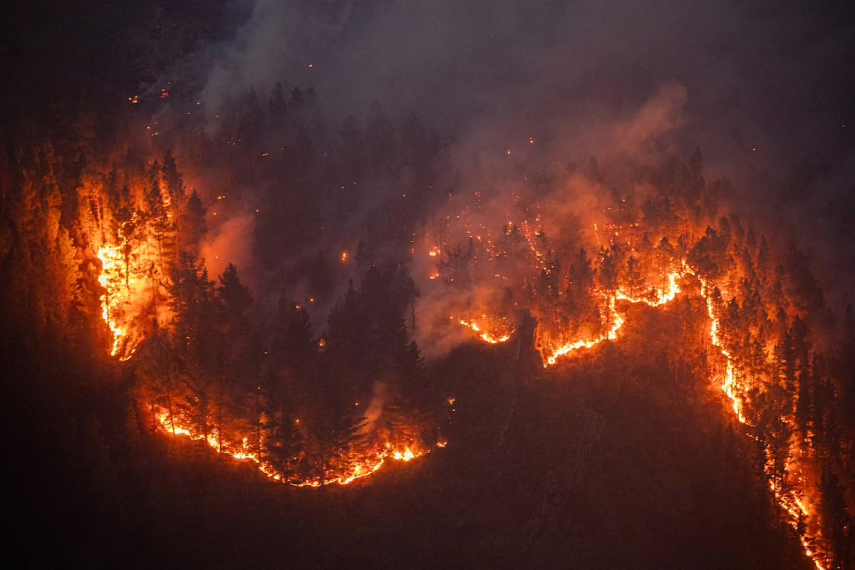 Interior espera que el clima favorezca la lucha contra el fuego: “Las próximas 48 horas serán cruciales” | España