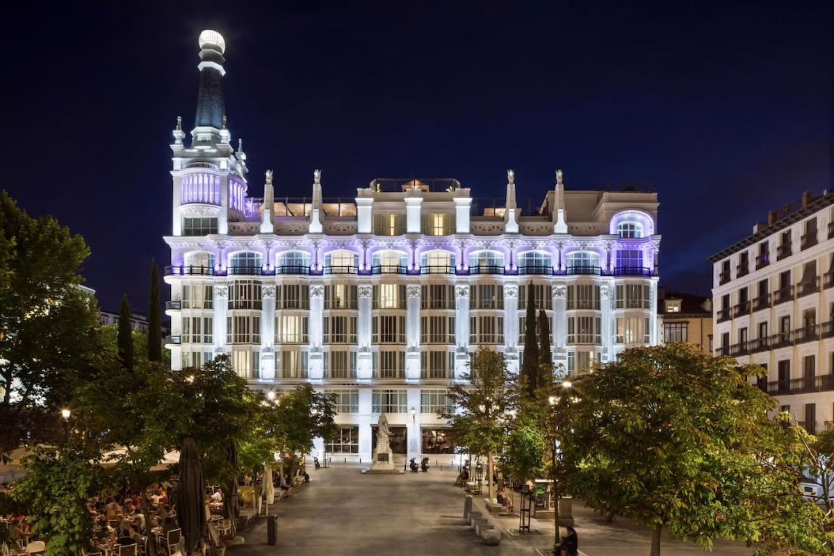 Compra de muebles en el Hotel Reina Victoria: guía sobre el proceso de compra, ubicación y horarios del mercadillo | Empresas