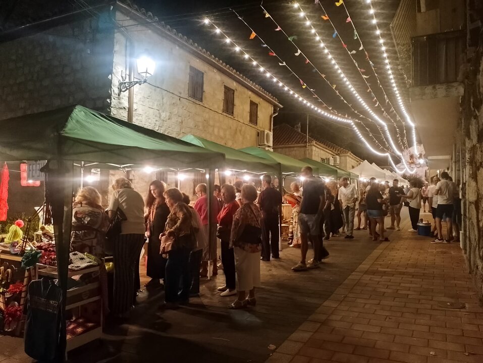 Actividades - Feria Nocturna de Artesanías en Fresnedillas 2025
