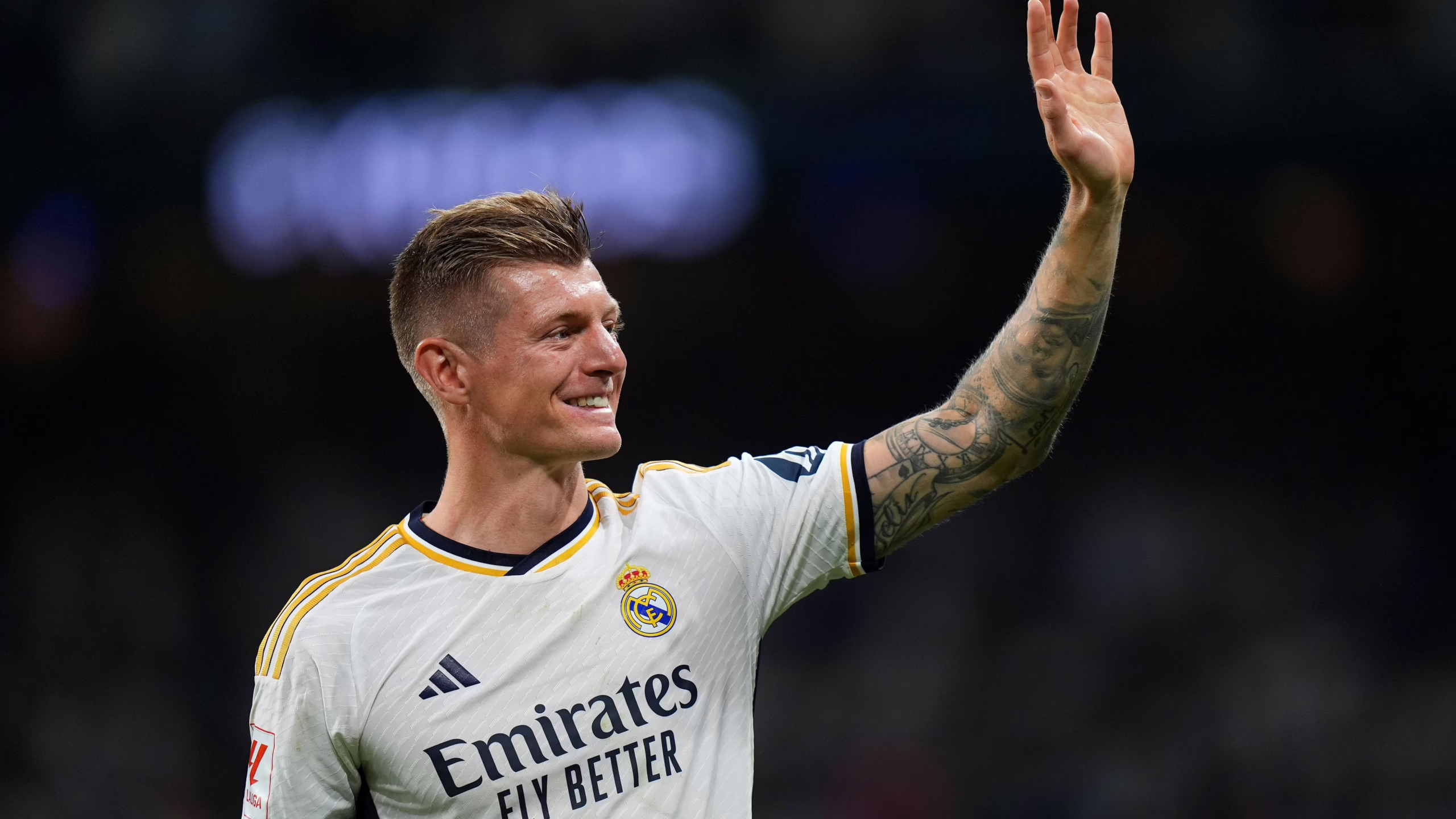 El Bayern Múnich se despide de un 'jugador estrella' mientras Toni Kroos expresa su 'tristeza' por la salida del mediocampista hacia Arabia Saudita.