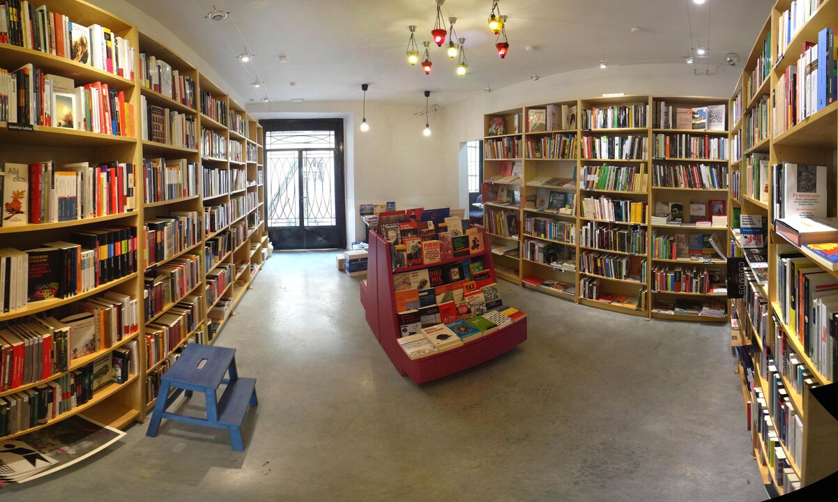 Interior de Librería Traficantes de sueños - Imagen: traficantes.net