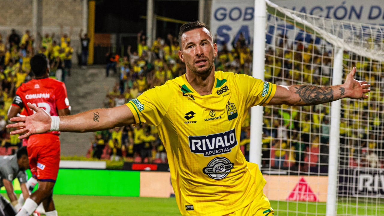 Luciano Pons estuvo cerca de marcar el segundo gol de Bucaramanga contra América.
