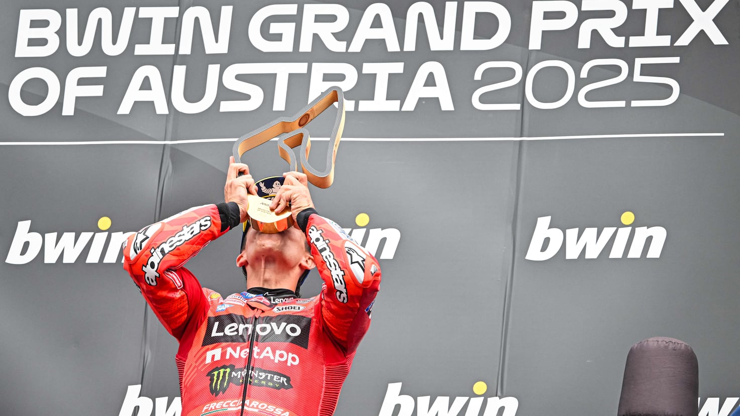 Márquez: “Pasé tres años con la moto roja y ahora la tengo yo”
