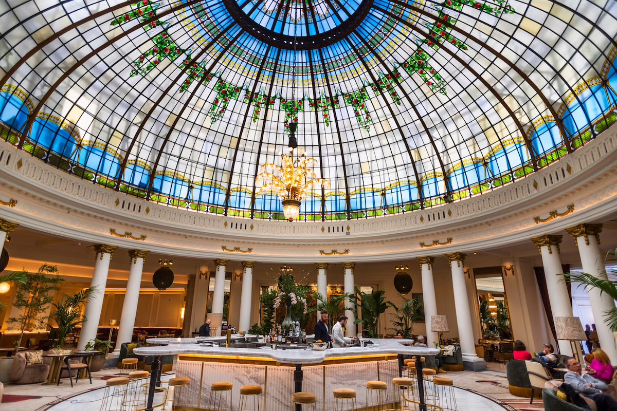 La transformación del sector hotelero en España: los hoteles de cuatro y cinco estrellas representan el 55% de la capacidad alojativa | Economía