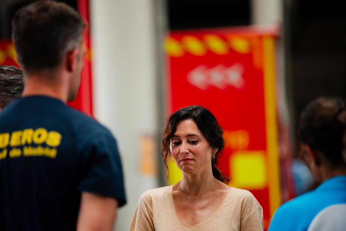 El equipo de Ayuso solicita apoyo para enfrentar la disputa legal con 900 personas afectadas por la propiedad de numerosas casas y apartamentos en la sierra de Madrid | Noticias de Madrid