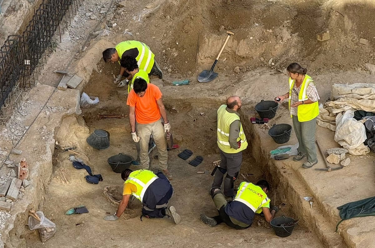 La edificación de un aparcamiento en Madrid revela huesos y otros vestigios de un antiguo cementerio promovido por Carlos IV | Noticias de Madrid.