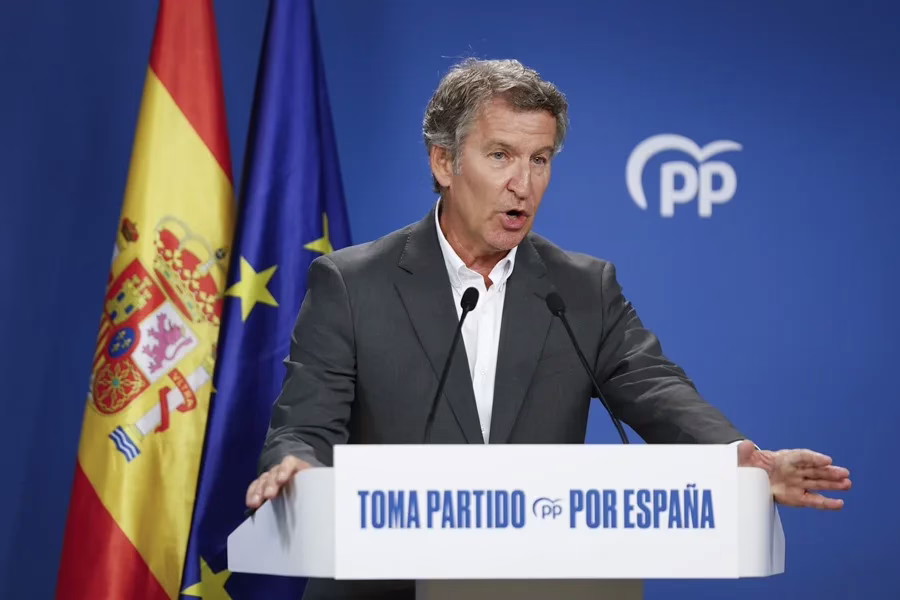 Feijóo presenta un plan para combatir incendios.