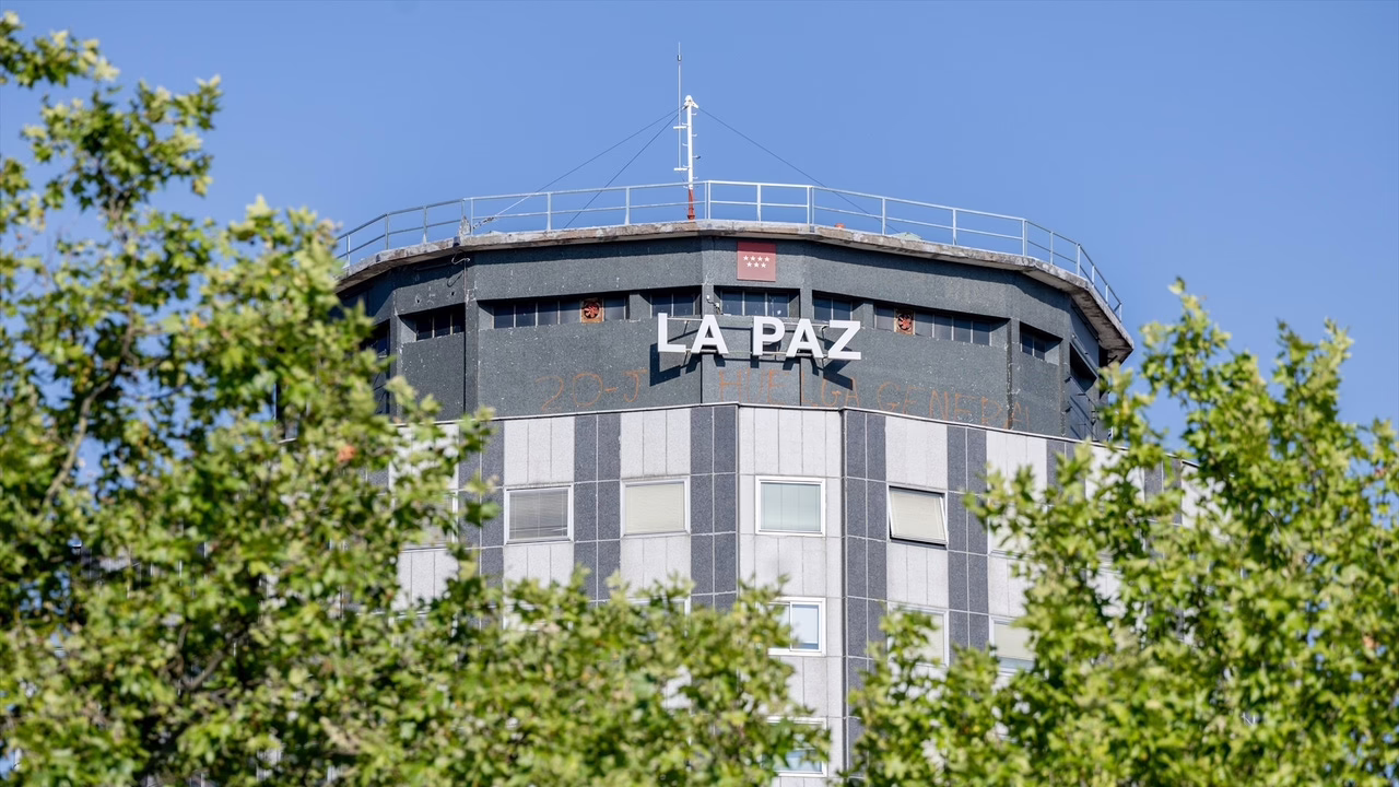 Los empleados del Hospital de La Paz llaman a un paro de 24 horas debido a la "grave escasez de personal" durante el verano.