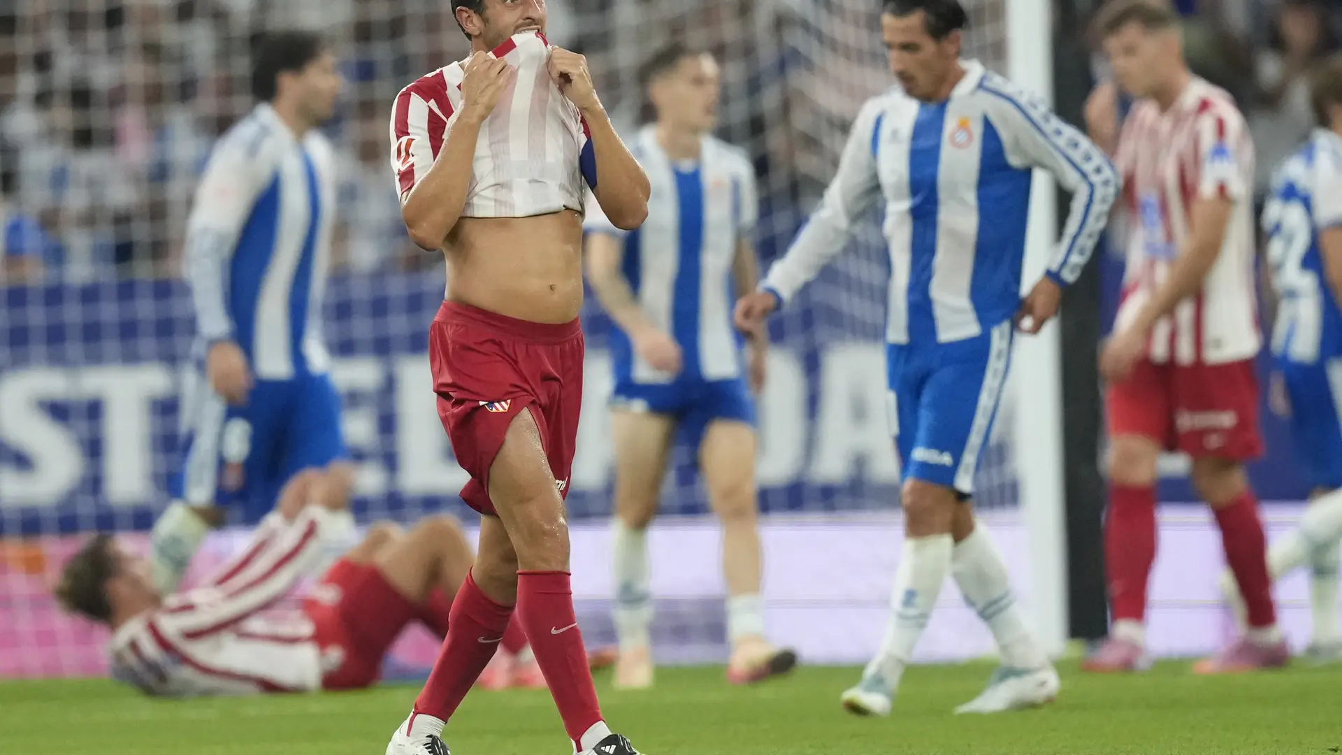 Debacle del Atlético de Madrid en su partido inaugural de la liga.