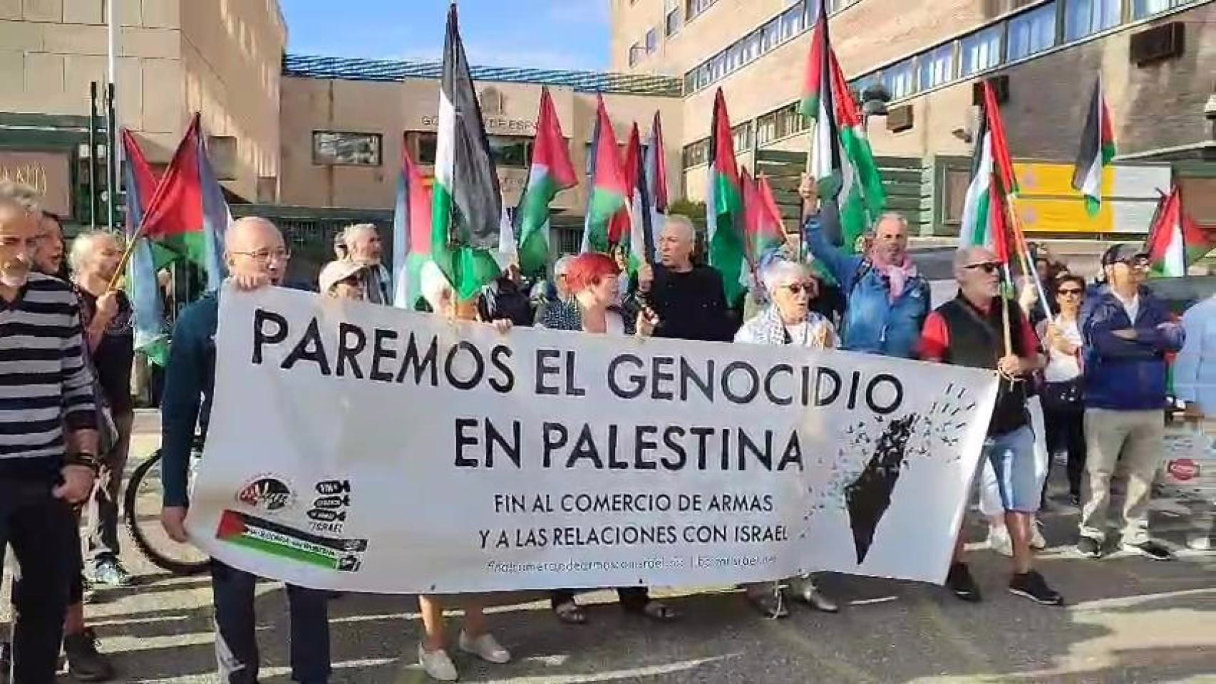 Cientos de ciudadanos en Valladolid exigen un embargo completo de armas a Israel y convocan a manifestarse durante la Vuelta.
