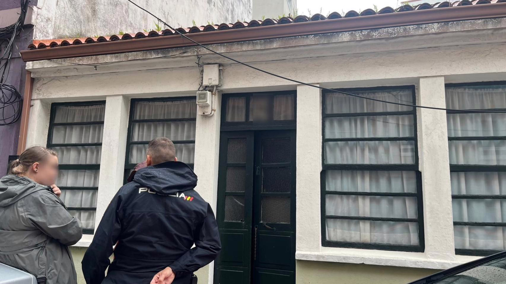 Habitantes de Monte Alto, en A Coruña, evitan una ocupación y colaboran con las propietarias para recuperar su hogar.