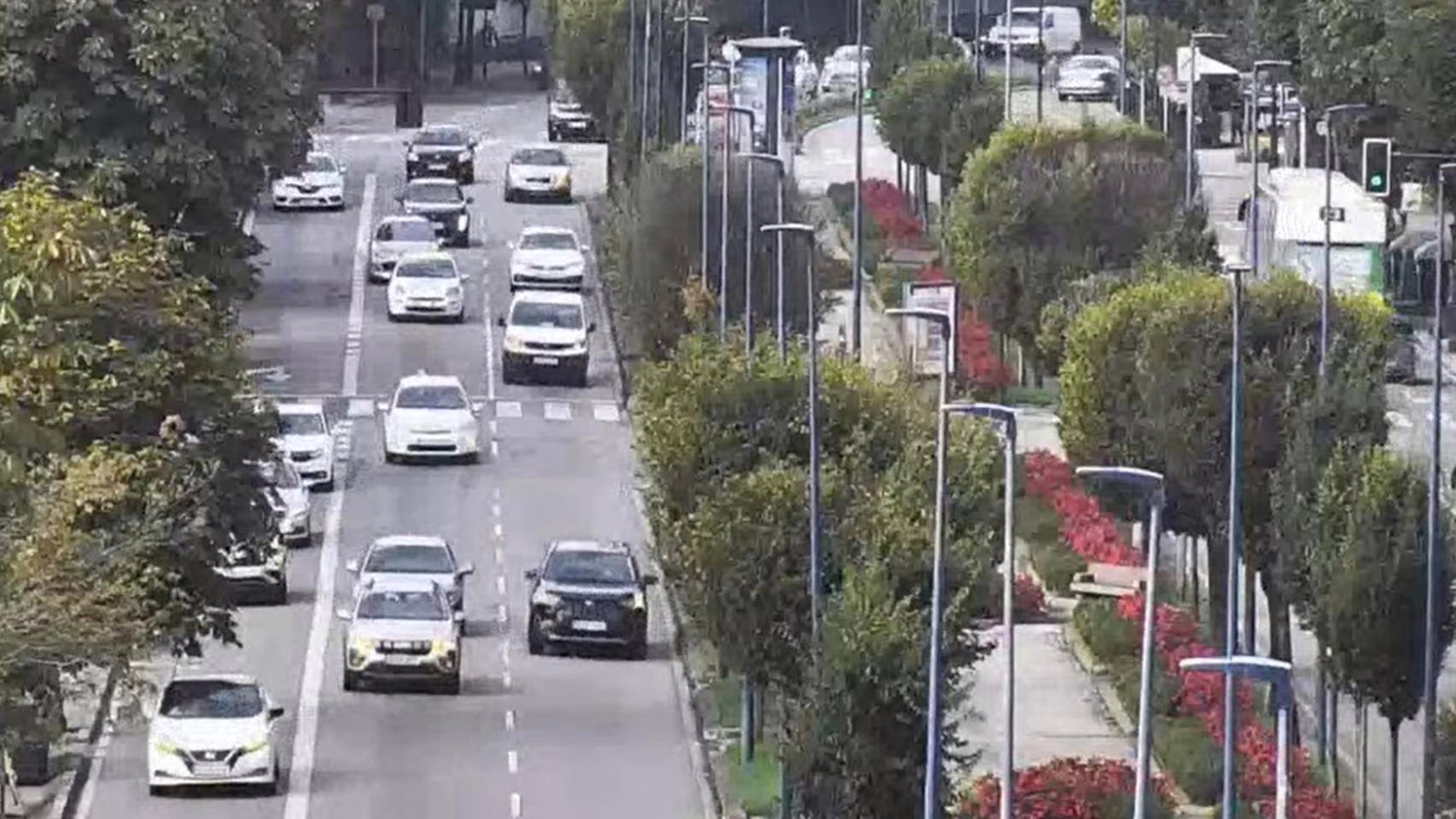 Impactante colisión múltiple en la Gran Vía de Vigo: personas heridas y desvío de tráfico.