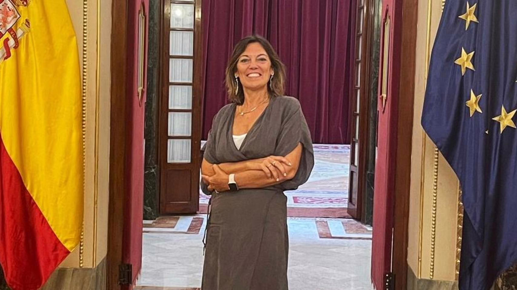 Feijóo debería haber usado botas mientras España ardía, en lugar de chanclas como Sánchez.