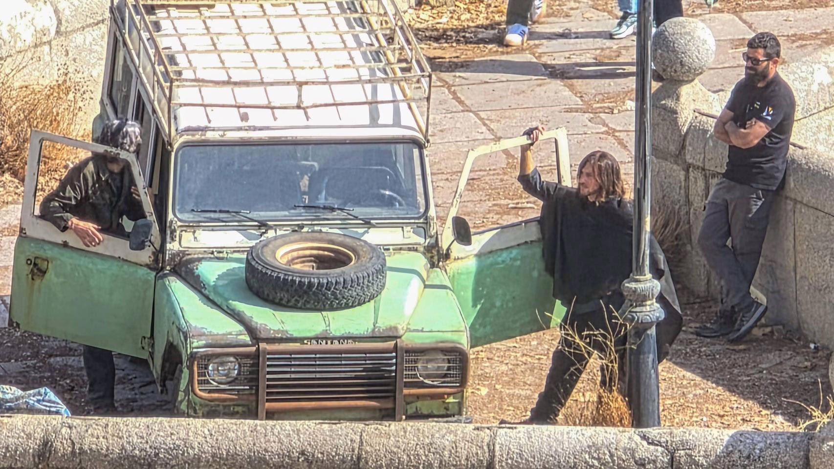 Zombis, autos antiguos y gran expectación durante la filmación en el Puente de Alcántara.