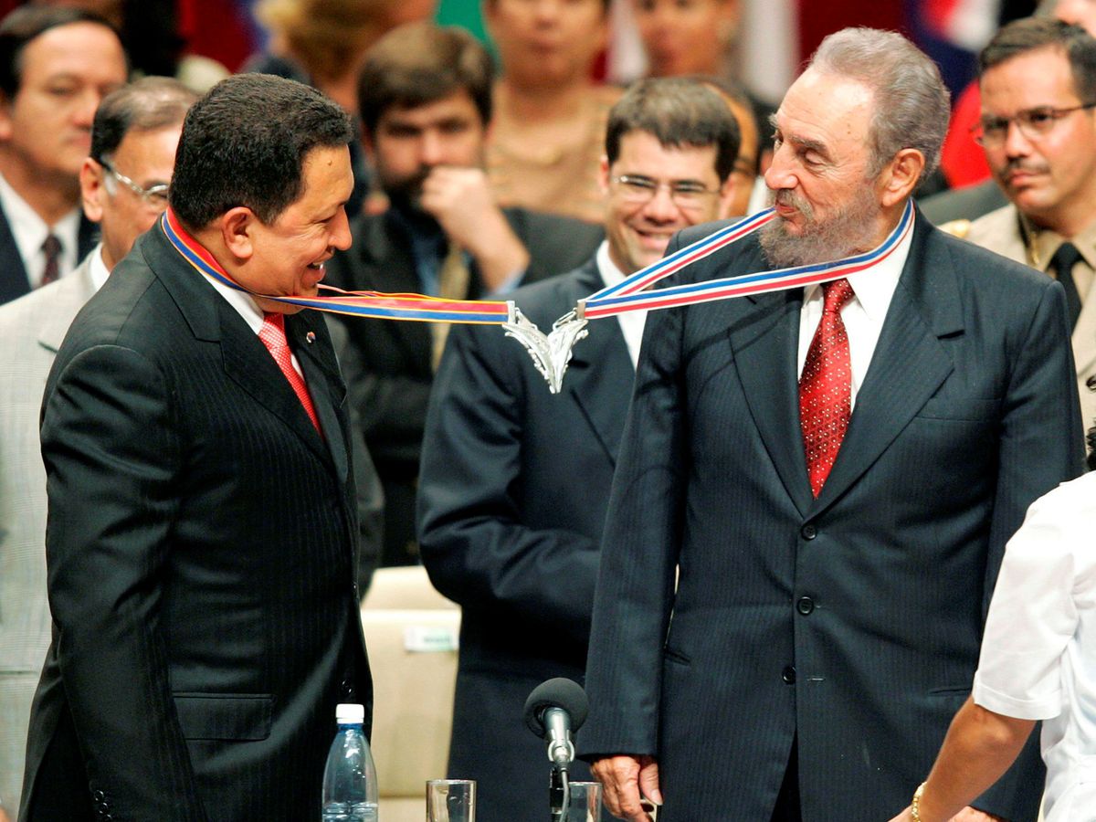 Foto: Hugo Chávez y Fidel Castro en una imagen de archivo. (Reuters/Claudia Daut)