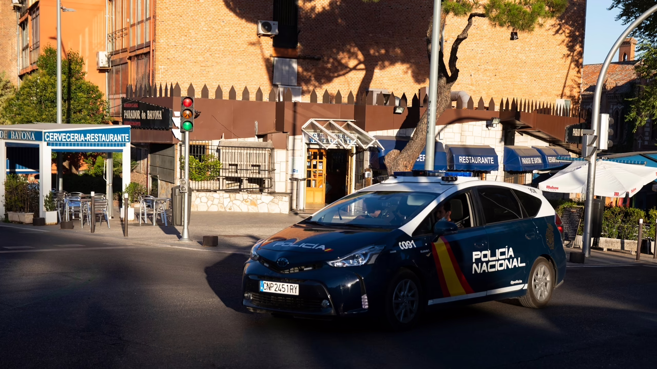 Capturan a un inspector retirado por atacar a tres agentes en un bar de Madrid.