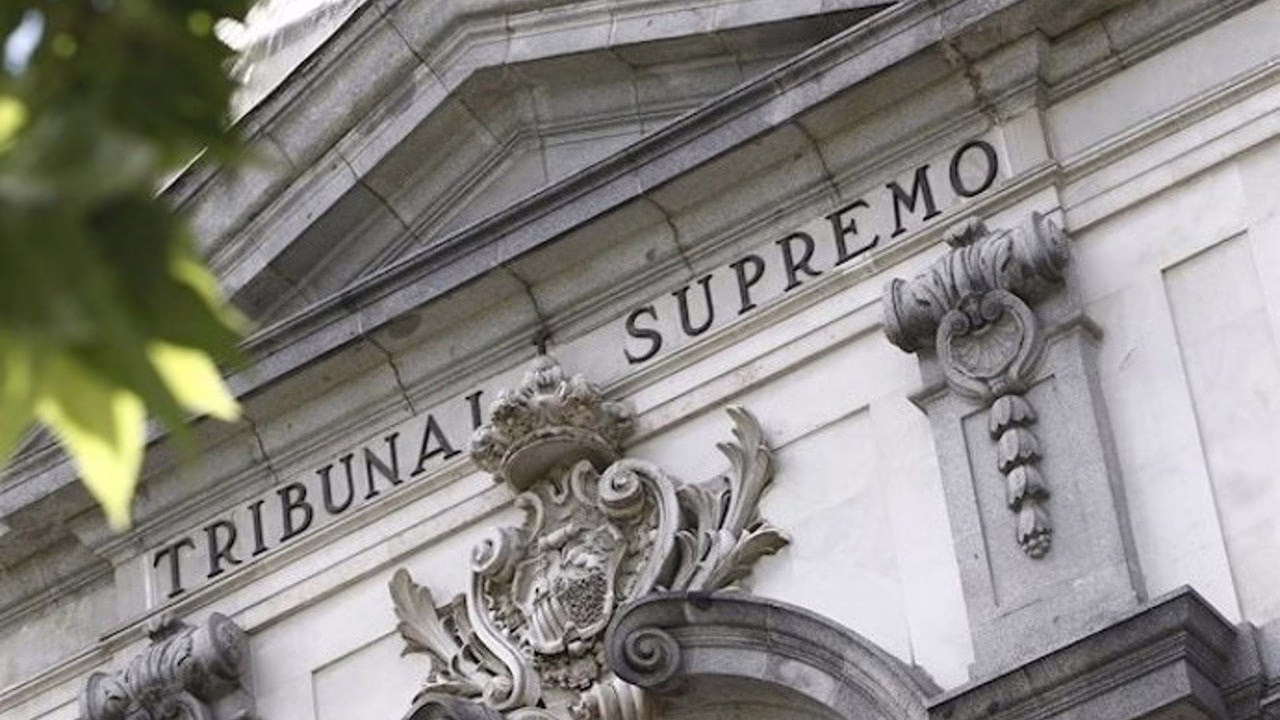 Dos vecinas de Madrid obtienen la victoria en su disputa legal sobre la propiedad de sus trasteros tras 30 años de uso.