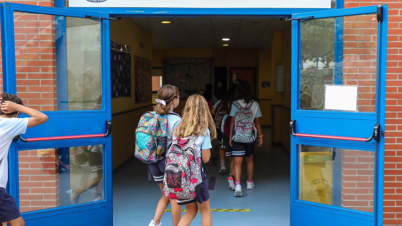 Madrid inicia el año escolar mañana con 1,3 millones de estudiantes y un 50% más de docentes.
