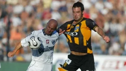 La historia de la torre del fútbol argentino que sigue jugando con 45 años