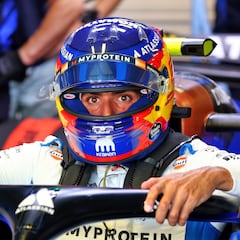 Sainz no sale del agujero por un toque de Bearman