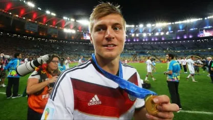 Toni Kroos, con la medalla de campeón del Mundial de Brasil 2014 Toni Kroos, con la medalla de campeón del Mundial de Brasil 2014