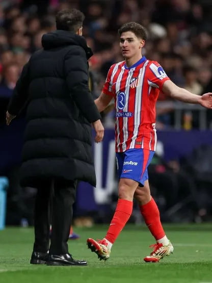 Diego Simeone, junto a Julián Álvarez Diego Simeone, junto a Julián Álvarez