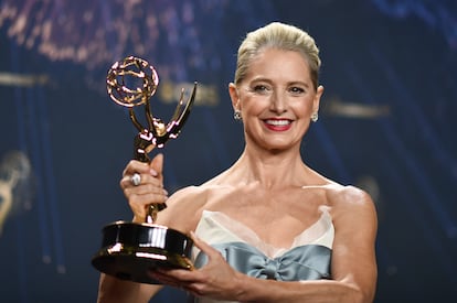 Katherine LaNasa, ganadora del premio a mejor actriz de reparto en serie dramática por 'The Pitt'
