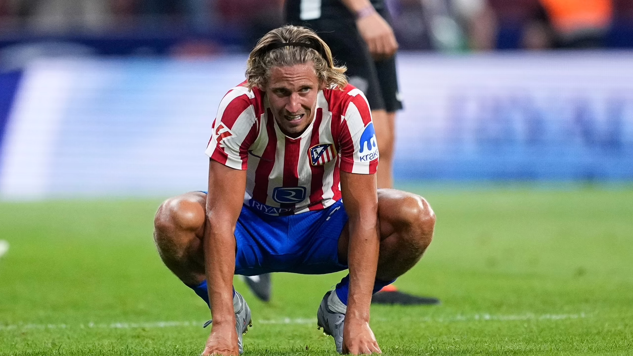 Marcos Llorente comparte una imagen de Luis Milla con una leve nube en el cielo: "fumigada".