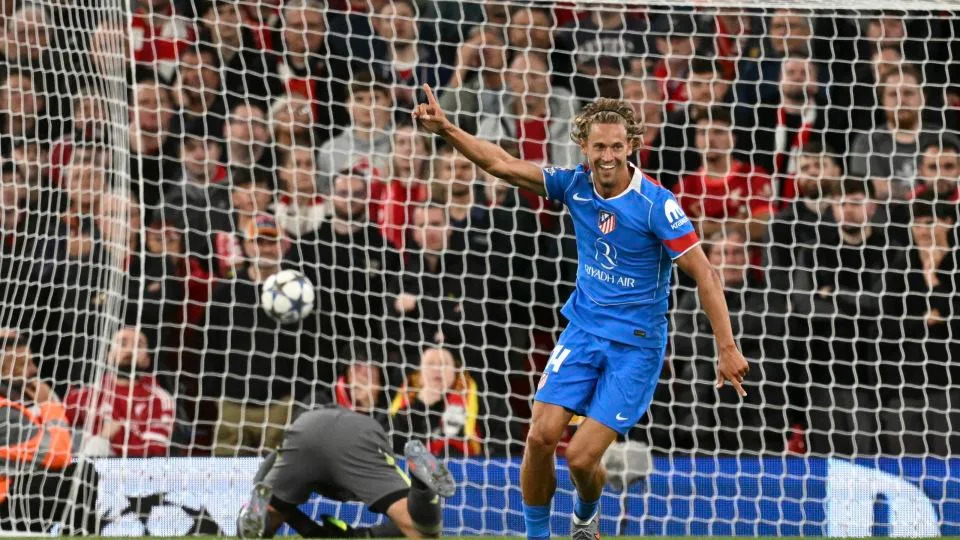 Marcos Llorente celebra uno de sus dos goles en Anfield. Llorente ha marcado dos dobletes consecutivos en sus últimos dos partidos en la casa del Liverpool. 17 de septiembre. - OLI SCARFF/AFP/AFP via Getty Images
