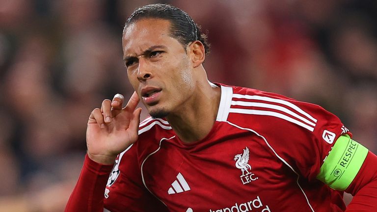 Virgil Van Dijk celebra su gol decisivo contra el Atlético