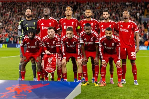 Liverpool, Inglaterra - Miércoles 17 de septiembre de 2025: Los jugadores del Liverpool posan para una fotografía grupal antes del partido de la UEFA Champions League entre el Liverpool FC y el Atlético de Madrid FC en Anfield. (Foto de David Rawcliffe / Propaganda)