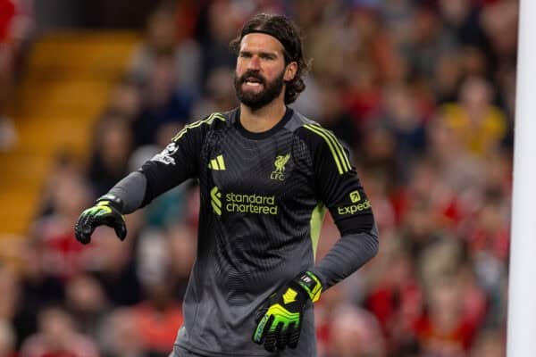 Liverpool, Inglaterra - Miércoles 17 de septiembre de 2025: Alisson Becker, portero del Liverpool, durante el partido de la UEFA Champions League entre el Liverpool FC y el Atlético de Madrid FC en Anfield. (Foto de David Rawcliffe / Propaganda)