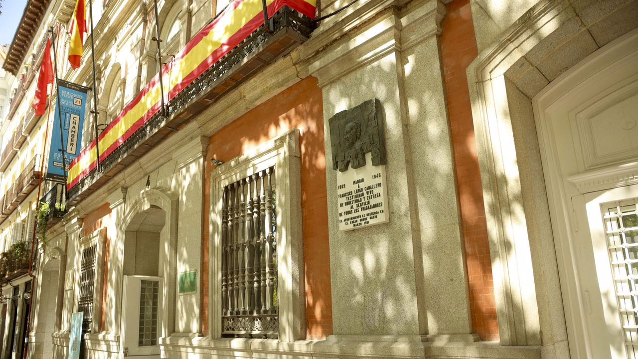 Largo Caballero regresa a Chamberí, pero la izquierda reclama un "reparación".
