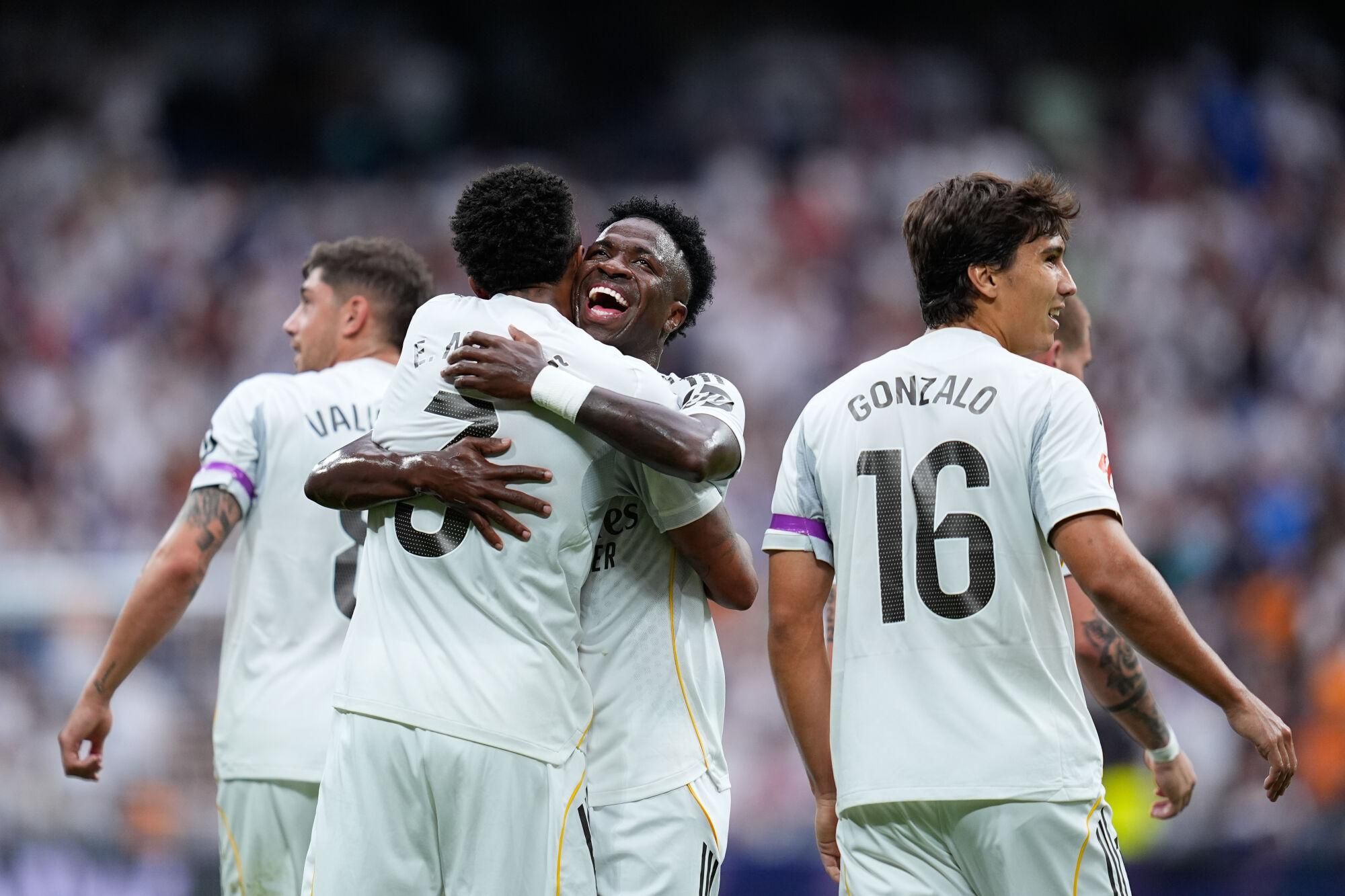 Eder Militao de Real Madrid CF celebra un gol con Vinicius Junior de Real Madrid CF durante el partido de La Liga española entre Real Madrid y Espanyol en el estadio Santiago Bernabeu el 20 de septiembre de 2025, en Madrid, España. AFP7 20/09/2025 SOLO PARA USO EN ESPAÑA. Dennis Agyeman / AFP7 / Europa Press;2025;SOCCER;SPAIN;SPORT;ZSOCCER;ZSPORT;Real Madrid v RCD Espanyol - LaLiga EA Sports;