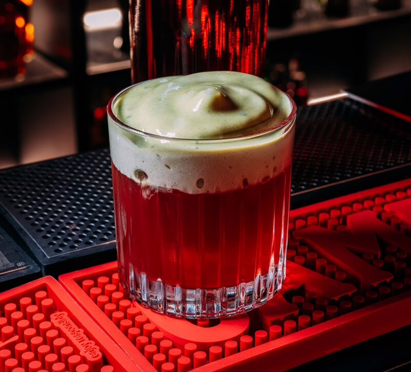 El Negroni más destacado de España se disfruta en Madrid, en un bar de Arganzuela que quizás no conozcas.