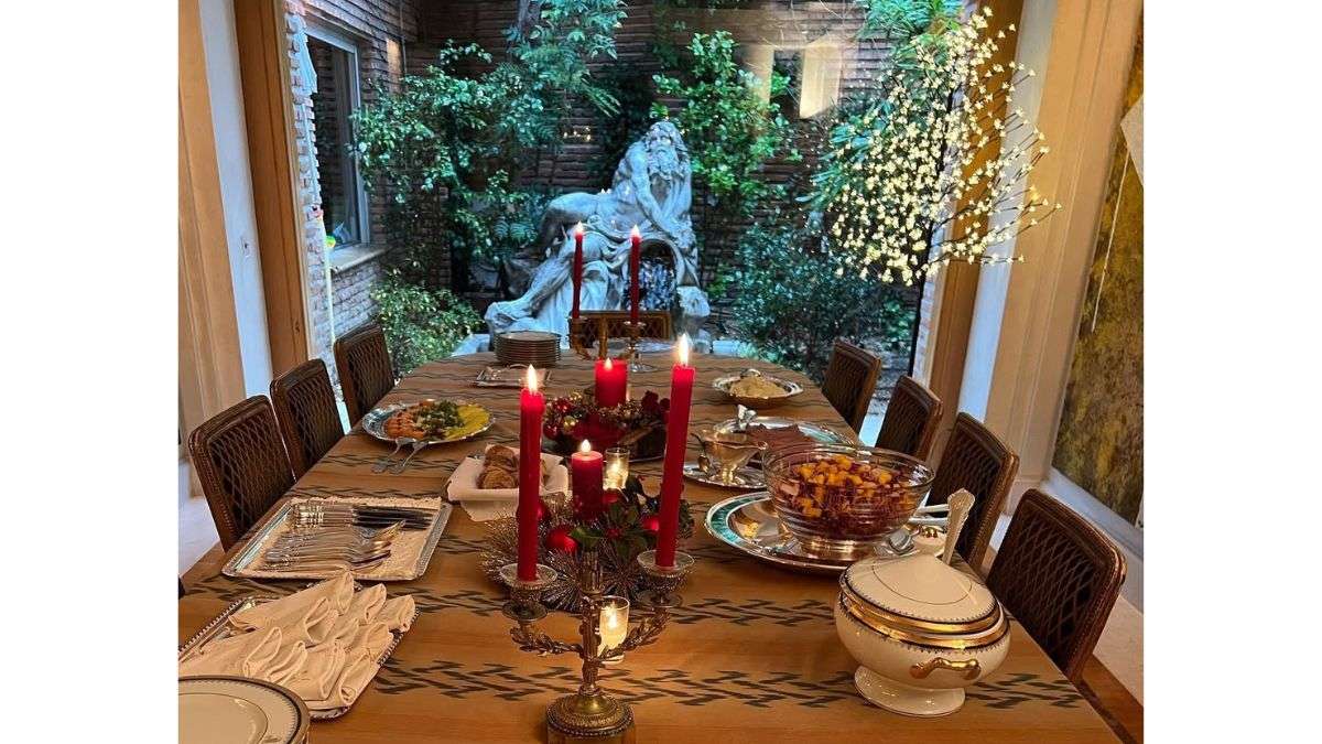 El comedor y fuera, una escultura de gran tamaño