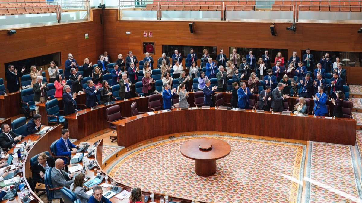 PP apoya a Ayuso, Vox la cuestiona y PSOE y Más Madrid la desaprueban.