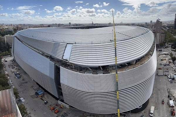 El PSOE señala al Ayuntamiento de Madrid por avanzar en la urbanización del Bernabéu a pesar de la suspensión judicial de los aparcamientos.