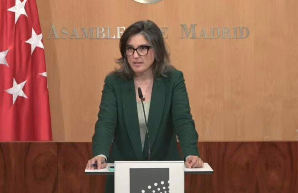 Bergerot critica a Ayuso por “vivir en un mundo aparte” y sugiere la instalación de 125.000 aires acondicionados para combatir el calor en Madrid.